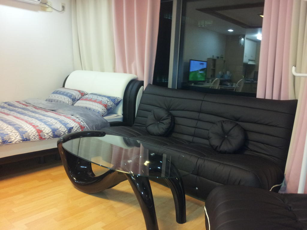 Cozy Seoul Hongdae Apartment Room photo